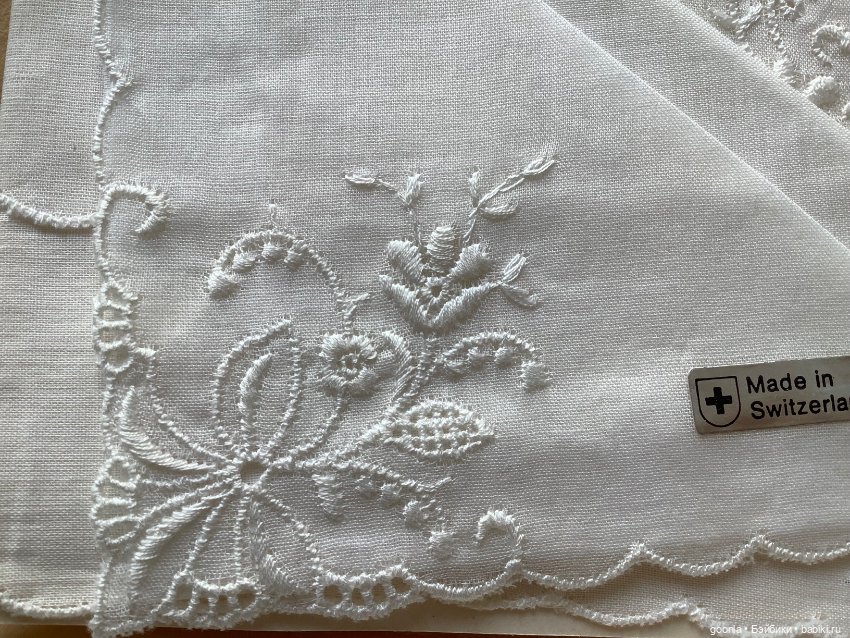 Набор винтажных платочков на скатерти (фото 3)