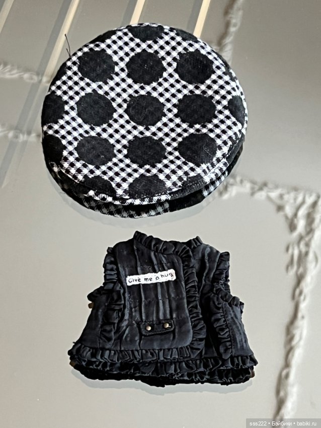 Жилет и берет для кукол — Одежда для кукол