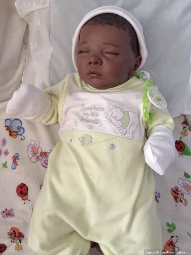 Шоколадный малыш(ка) ждет заботливую маму