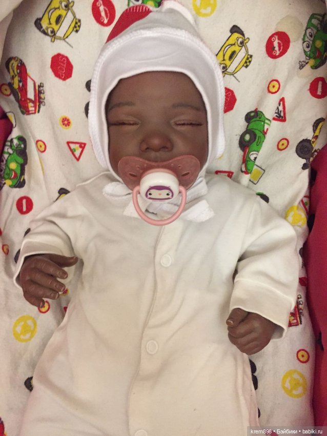 Шоколадный малыш(ка) ждет заботливую маму