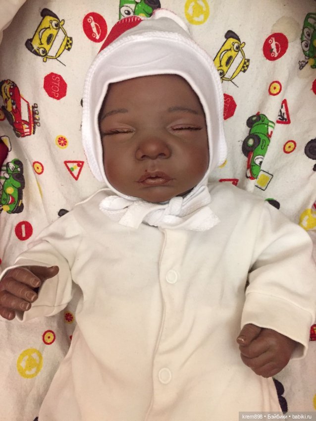 Шоколадный малыш(ка) ждет заботливую маму