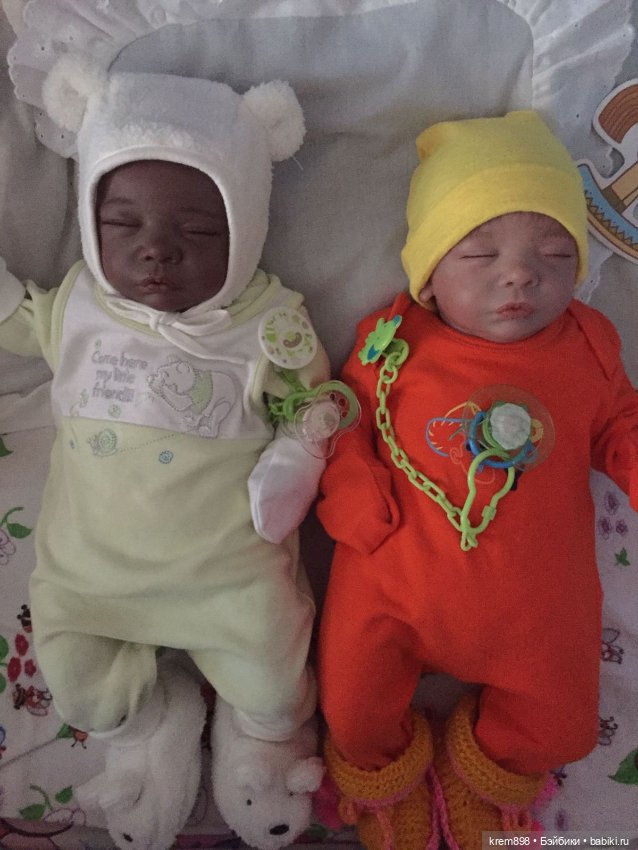 Шоколадный малыш(ка) ждет заботливую маму