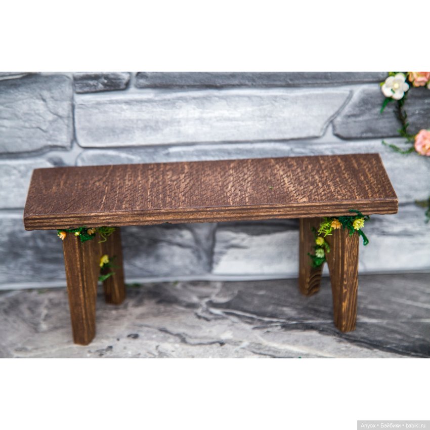 Лавочка для кукол украшенная мхом и сухоцветами (ручная работа) (фото 3)