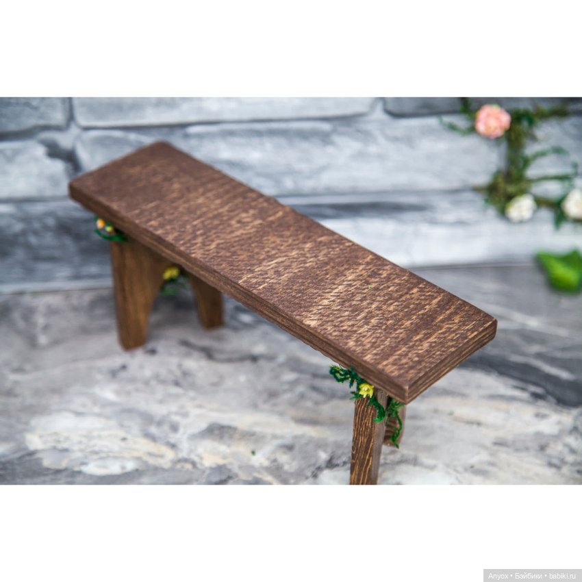 Лавочка для кукол украшенная мхом и сухоцветами (ручная работа) (фото 7)