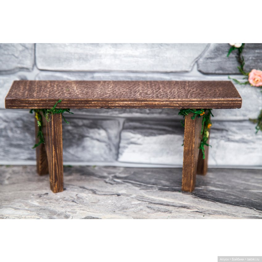 Лавочка для кукол украшенная мхом и сухоцветами (ручная работа) (фото 4)