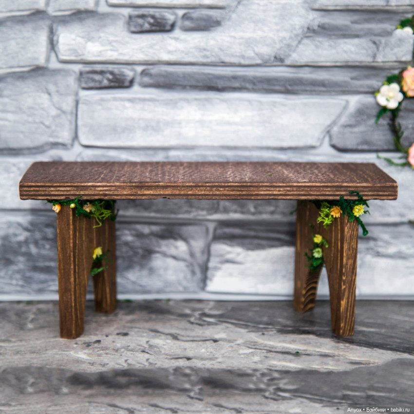 Лавочка для кукол украшенная мхом и сухоцветами (ручная работа) (фото 2)