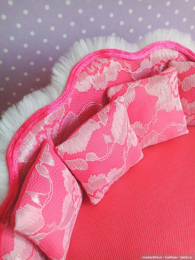 Милый кукольный диванчик и вазон с цветами (фото 5)