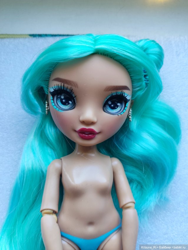 Rainbow High Blu Brooks стройняшка со сменными ножками (фото 3)