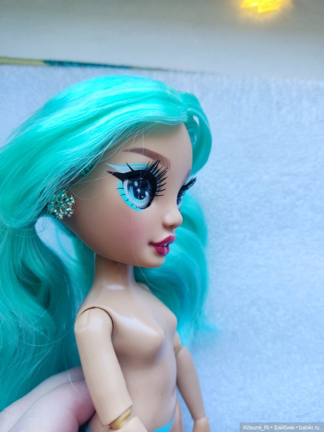 Rainbow High Blu Brooks стройняшка со сменными ножками (фото 5)