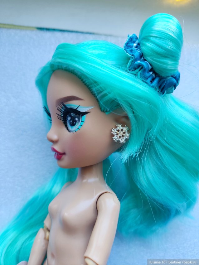 Rainbow High Blu Brooks стройняшка со сменными ножками (фото 6)