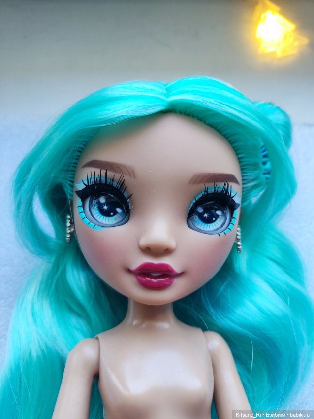 Rainbow High Blu Brooks стройняшка со сменными ножками (фото 4)