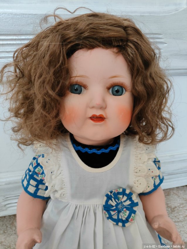Очень красивая целулоидная кукла