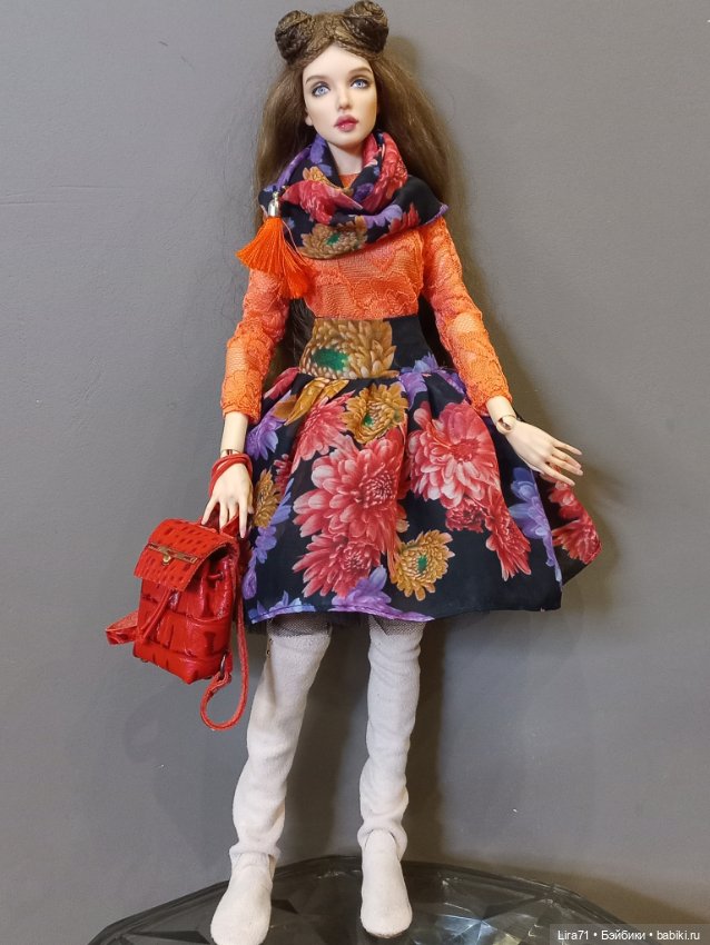 Яркий весенний комплект на девочек 1/4