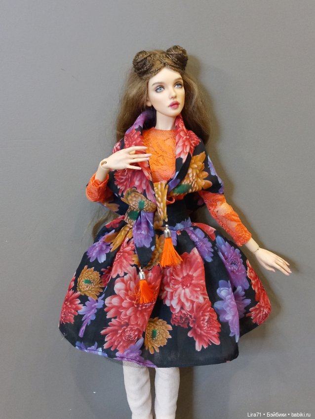 Яркий весенний комплект на девочек 1/4