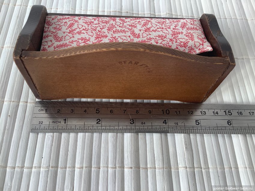 Диван-сундук 1/12 — Кукольная мебель (фото 9)