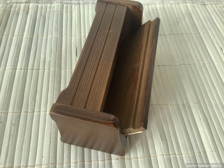 Диван-сундук 1/12 — Кукольная мебель (фото 6)