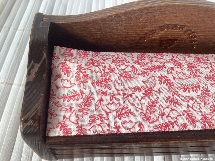 Диван-сундук 1/12 — Кукольная мебель