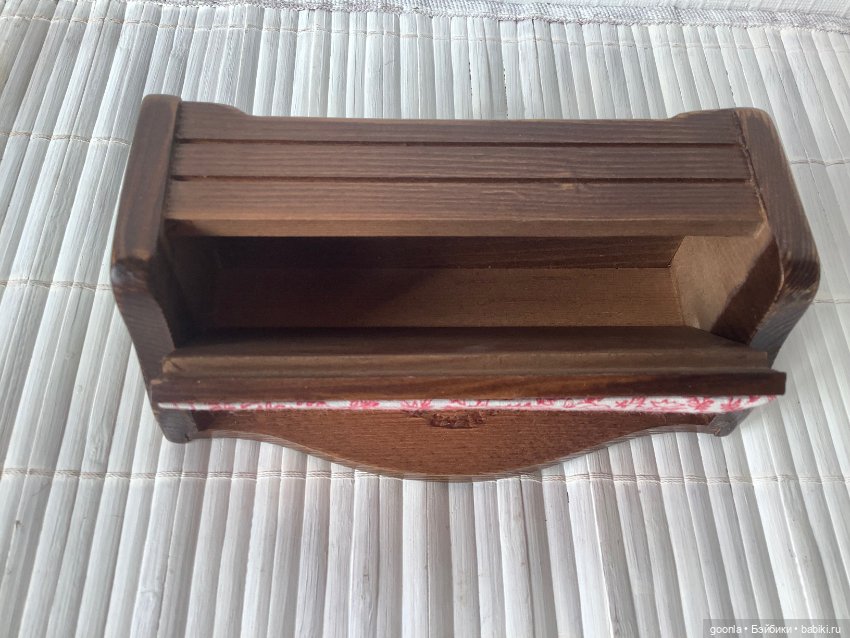 Диван-сундук 1/12 — Кукольная мебель (фото 5)