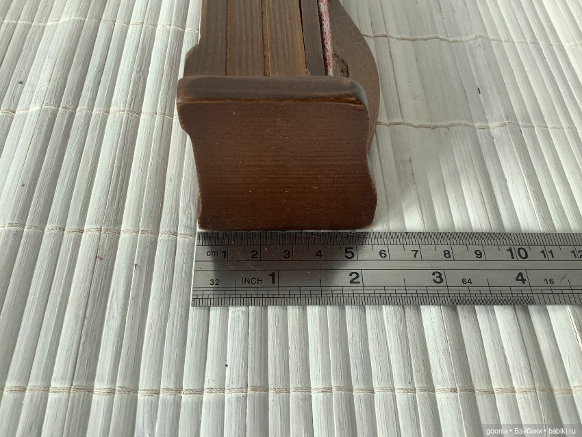 Диван-сундук 1/12 — Кукольная мебель