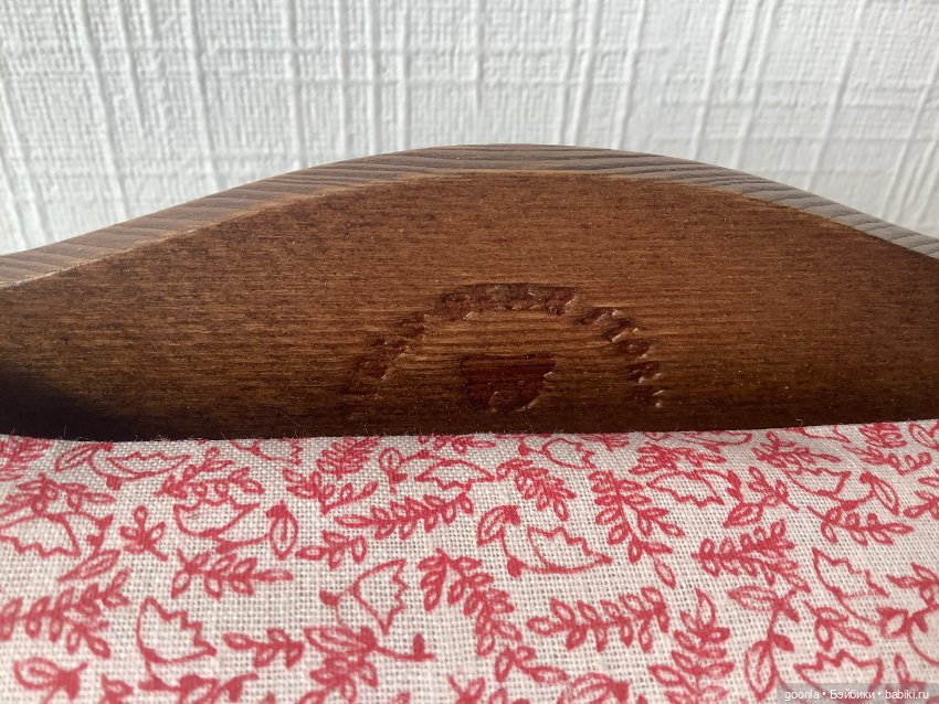 Диван-сундук 1/12 — Кукольная мебель (фото 2)