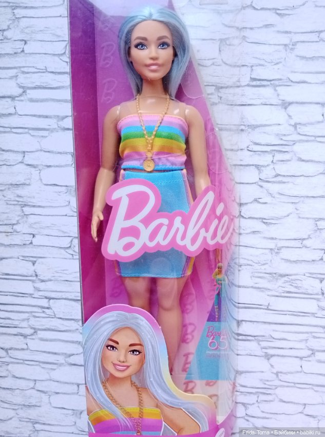 Барби фашионистас 218 Дайа мальвина голубые волосы радужный топ и юбка розовые кроссовки (фото 2)