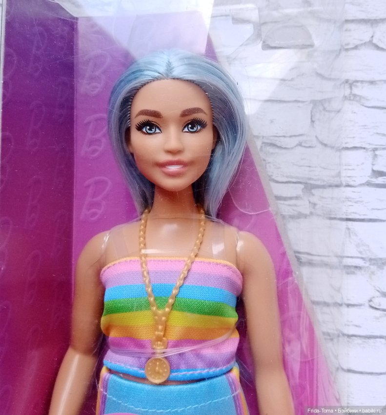 Барби фашионистас 218 Дайа мальвина голубые волосы радужный топ и юбка розовые кроссовки