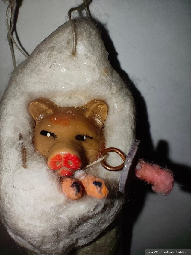 Ёлочная игрушка. Поросенок в конверте, с соской (фото 2)