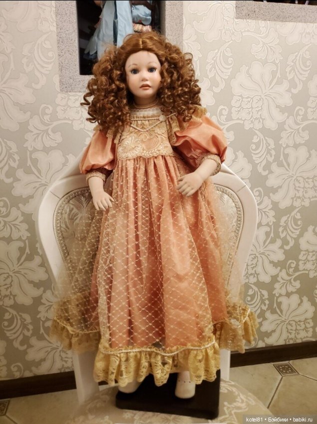 Кукла фарфоровая коллекционная Gabriele Braun