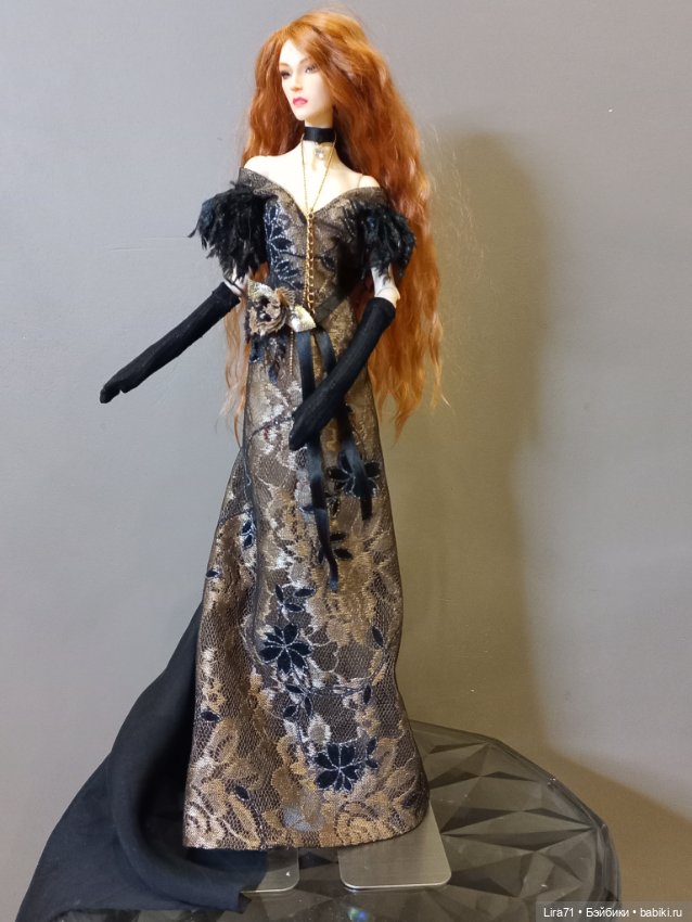 Платье, перчатки, чокер и роза на ленте на худеньких авторок 1/4