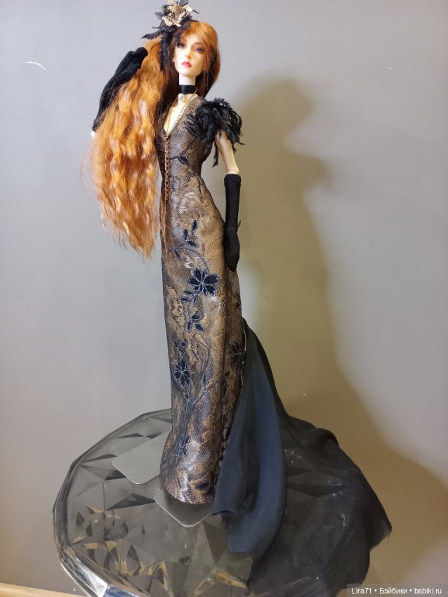 Платье, перчатки, чокер и роза на ленте на худеньких авторок 1/4 (фото 8)