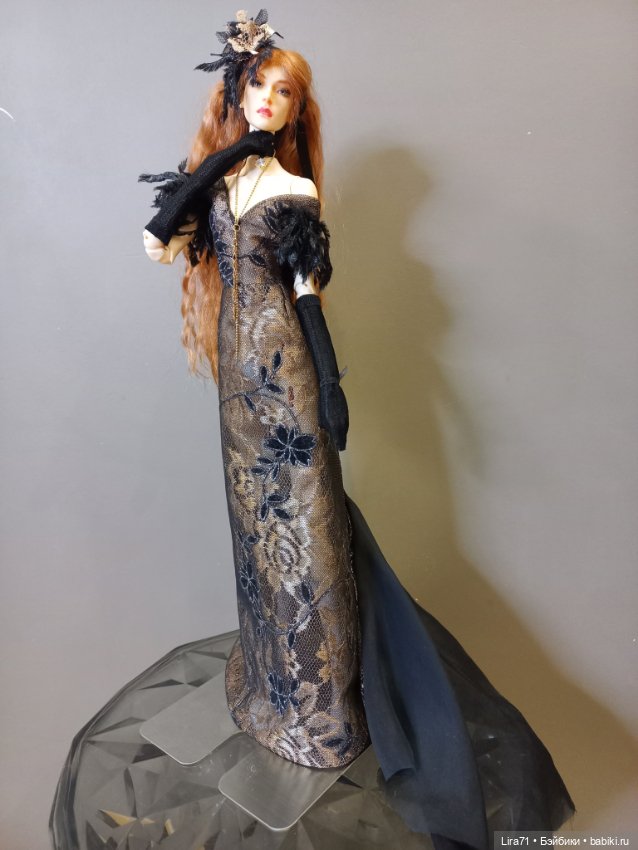 Платье, перчатки, чокер и роза на ленте на худеньких авторок 1/4 (фото 9)