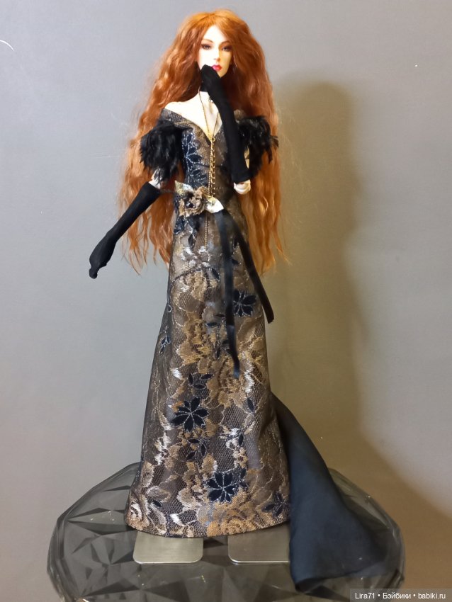 Платье, перчатки, чокер и роза на ленте на худеньких авторок 1/4