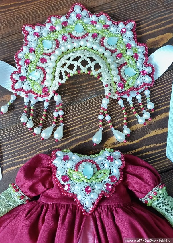 Комплект с кокошником "Малиновый звон" для кукол Паола Рейна 32 см (фото 4)