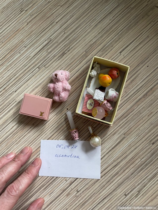 Набор нужностей для кукол 1:6 (фото 8)