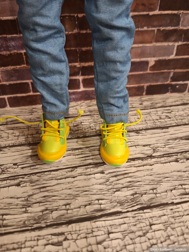 Фирменые кроссовки 2,3*5 см