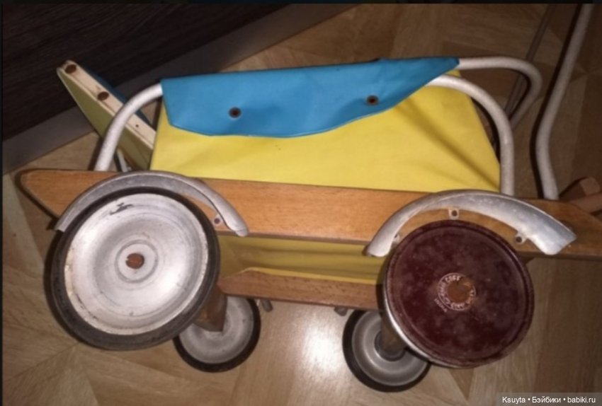Коляска для кукол в стиле 60х, игрушки резиновые, муз.дуга (фото 4)