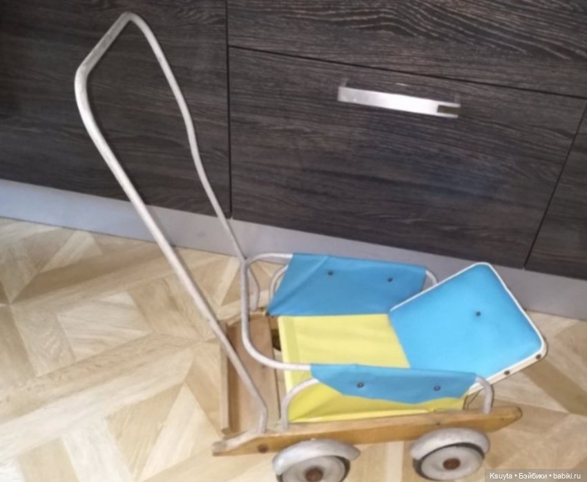 Коляска для кукол в стиле 60х, игрушки резиновые, муз.дуга (фото 5)