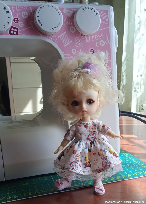 Нарядное платье к Пасхе на куклу формата Лати