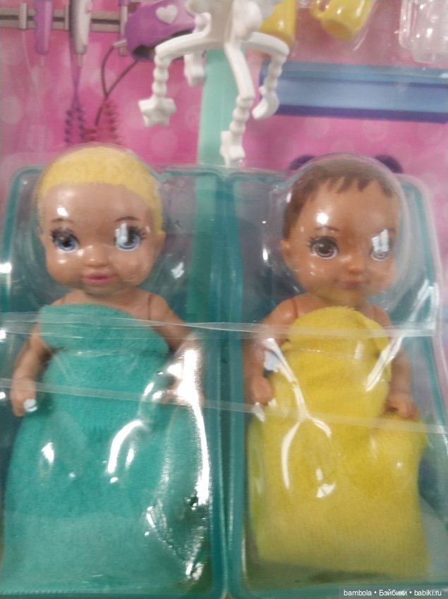 Barbie Careers Doll Врач с двумя малышами (фото 3)