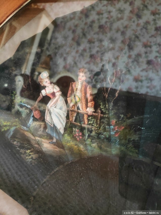 Антикварный веер в витрине (фото 5)