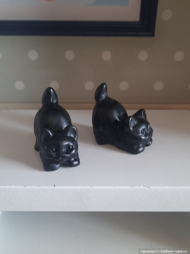 Котики из камня чёрного обсидиана (фото 2)