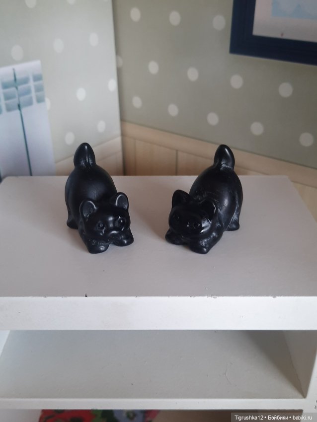 Котики из камня чёрного обсидиана (фото 3)