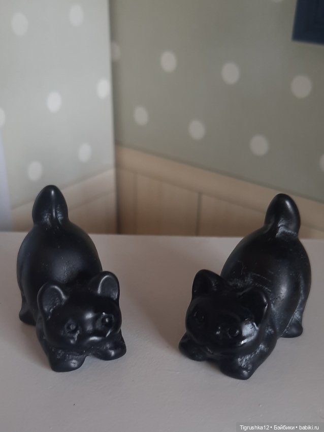 Котики из камня чёрного обсидиана (фото 4)