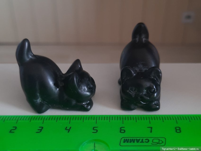 Котики из камня чёрного обсидиана (фото 7)