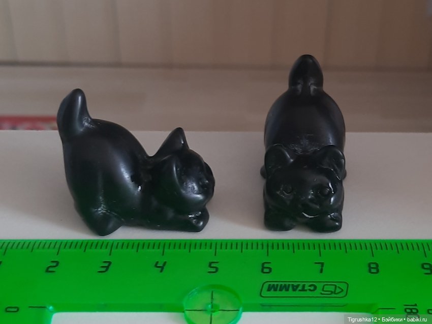 Котики из камня чёрного обсидиана (фото 8)