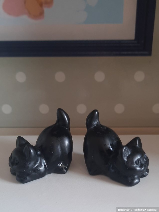 Котики из камня чёрного обсидиана