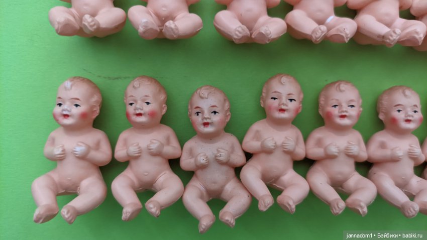 Целлулоидные пупсики Minerva сидячие с рельефными волосами, высота 4,5 см (фото 4)