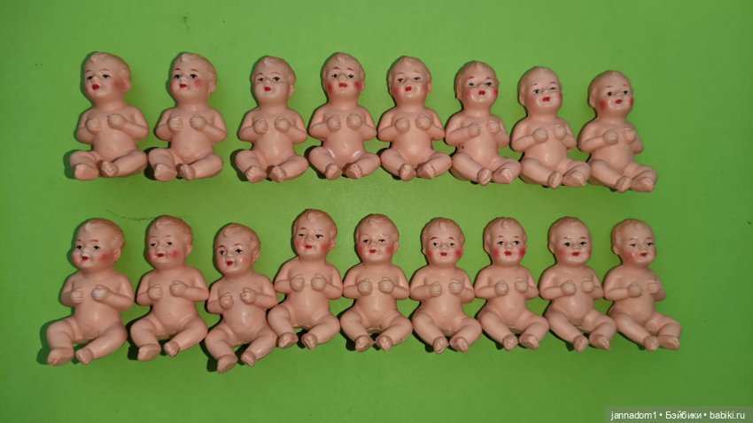 Целлулоидные пупсики Minerva сидячие с рельефными волосами, высота 4,5 см (фото 6)
