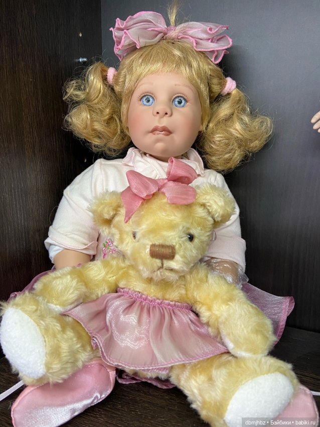 Продаю коллекционную куклу (фото 6)