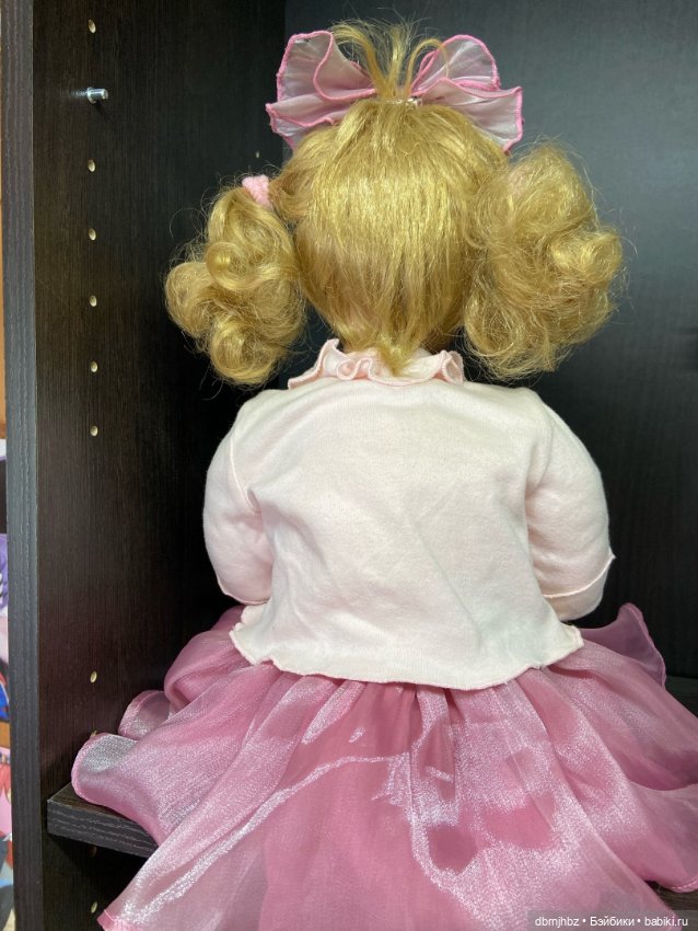 Продаю коллекционную куклу (фото 2)
